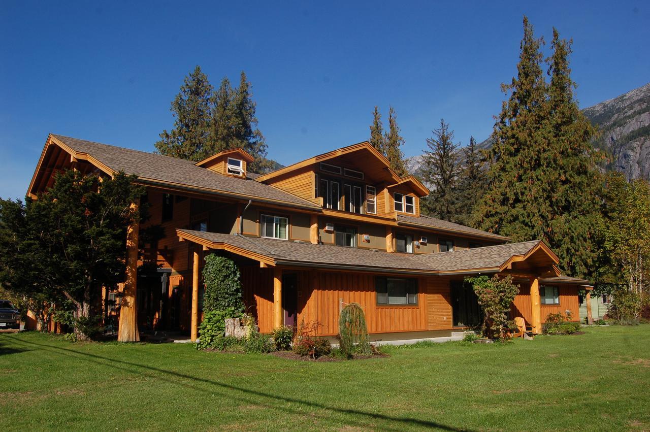 Bella Coola Mountain Lodge Hagensborg Exterior foto
